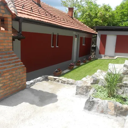 Vikendica Holiday home *